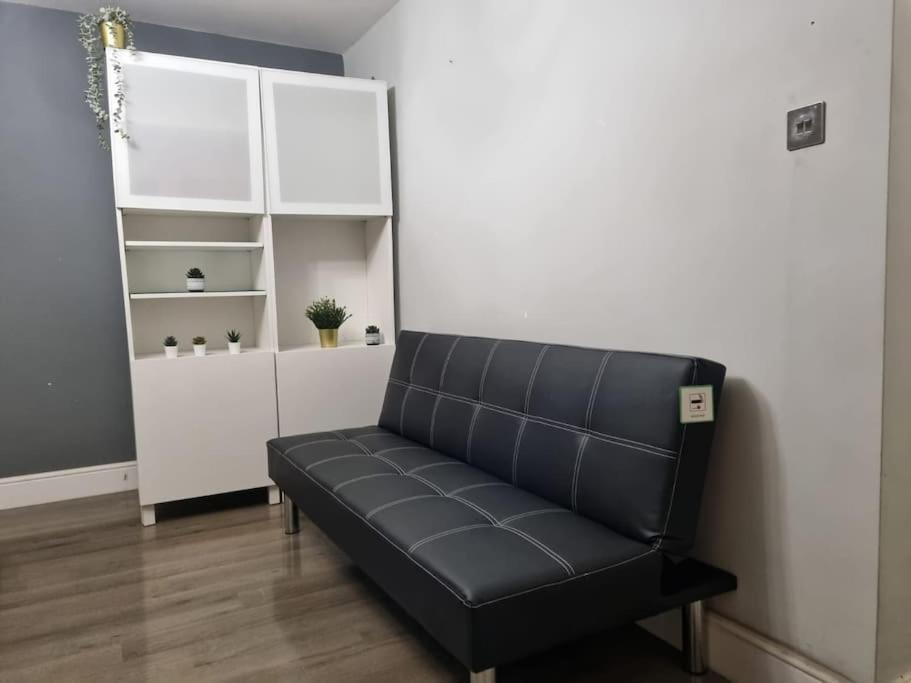 Beautiful 4 Bed Immaculate Condition Refurbished Property Romford Ngoại thất bức ảnh