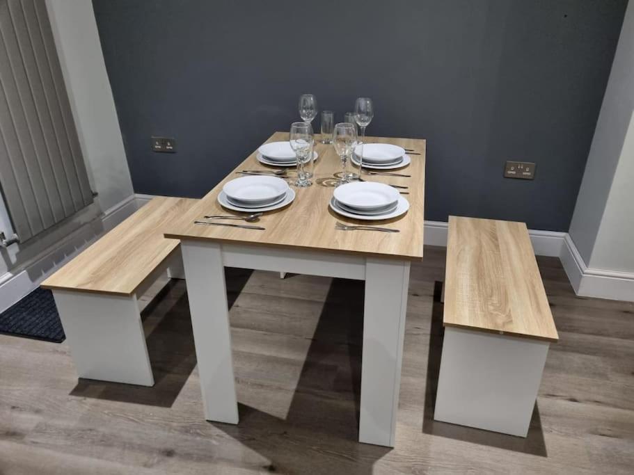 Beautiful 4 Bed Immaculate Condition Refurbished Property Romford Ngoại thất bức ảnh